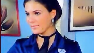 Ролицейский фетиш Leeana