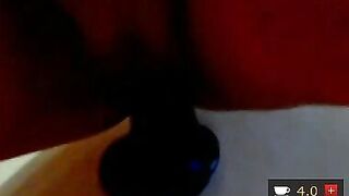 BabyLove забавляется и игрушкой