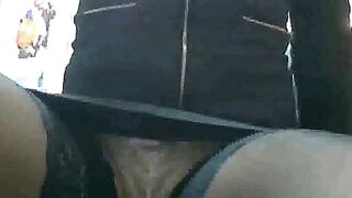 На работе в белых трусиках