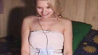 BlackFox мастурбирует