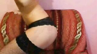 Блондинка в чулочках