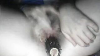 candelita мастурбирует расческой