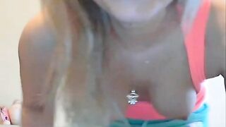 Valia показывает попку