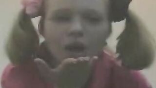 Клео забавляется