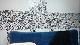 Брюнетка в масле