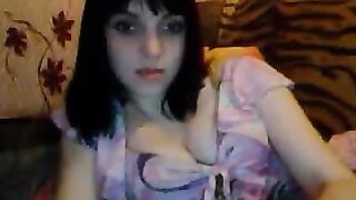 Молоденькая брюнетка