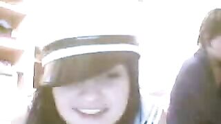 Подружки прикалываются