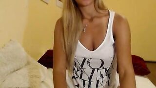 mixxxi в белой футболочке