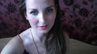 virginiaxxx мастурбирует в белых чулочках