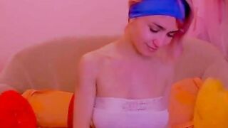 Sexyfairy трахает свою киску игрушкой