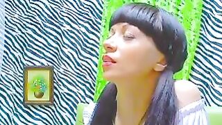 AhhLorena трахает свою попку