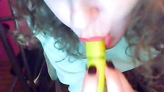 alicevirgin трахает себя