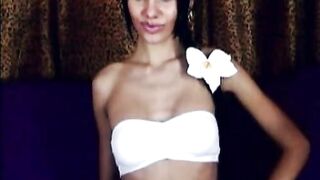 annilove с игрушкой