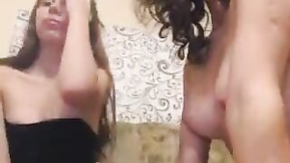 xAlissAx лесбияночки развлекаются