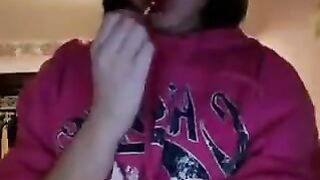 Чупа-чупсом в киску