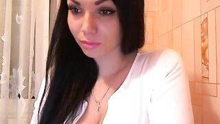 ELENAXXX танцует на стуле во фри