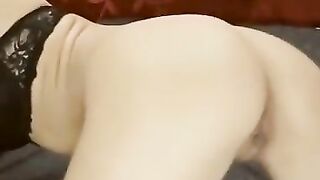 lilisenok трахает свои дырочки