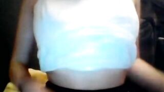 Pup_Zefiro обнажает грудь