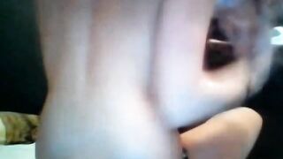 Pup_Zefiro обнажает грудь