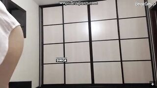 Pussy Chan Переодевается