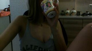 Сисястая Девушка Стесняется