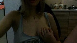 Сисястая Девушка Стесняется