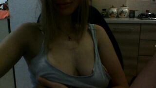 Сисястая Девушка Стесняется