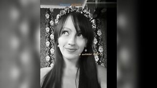 LadyyyO с конфеткой