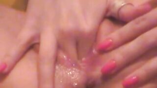 Брюнеточка в очках