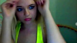 BloodGirl с игрушкой