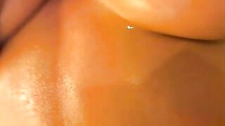 Секси брюнетка