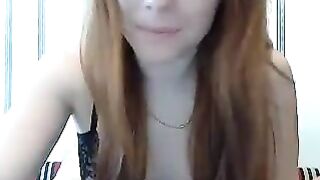 Рыженькая мастурбирует