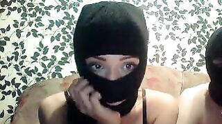 Парочка в масках