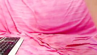 Блондиночка мастурбирует