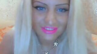 Блонда с большими