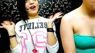 Сучки разделись