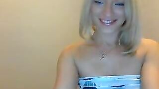 LbDinka жестко трахает и фистит свою задницу