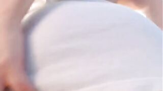 Сисястая блондинка