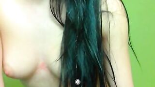 kristinna показывает сиськи и крутит жопой