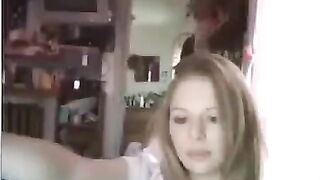 Красавица мастурбирует