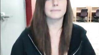 Матурбирует в библиотеке