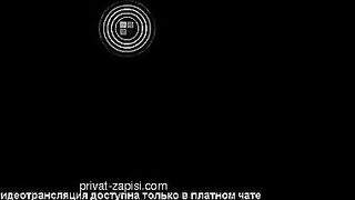 Узкобедрая студентка  Кира (Elzaelita) показывает свою попку в два кулачка.