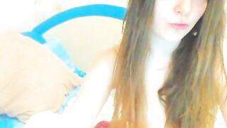 Smileygirl теребит свой половой орган