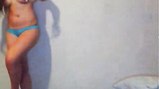 Vikii69 показала письку