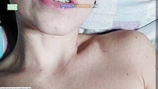 MechanicalLi дрочит игрушкой свою писю