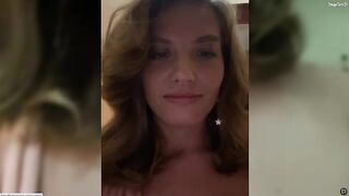 OlyaLove дрочит пальчиками и вибратором свою мокрую и влажную писю