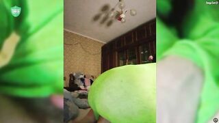 zvezda2511 дрочит пальчиками свою волосатую писю