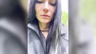 Отвязная GAVKA_ трахает себя бутылкой