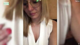 Lisichka1806 дрочит пальчиками и Lovensом смою мокрую писю. Часть 1