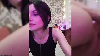 Anisahvip дрочит игрушкой свою узенькую писю и пытается кончить. Часть II